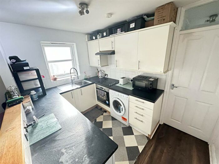 1 Bedroom Flat For Sale In Gloucester Court, Dock Road, Tilbury, RM18