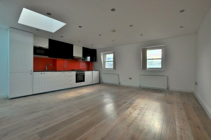 2 Bedroom Apartment To Rent In Baron Street, London, N1