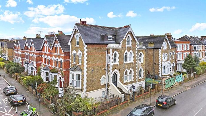 2 Bedroom Flat For Sale In Stapleton Hall Road, Crouch Hill, N4
