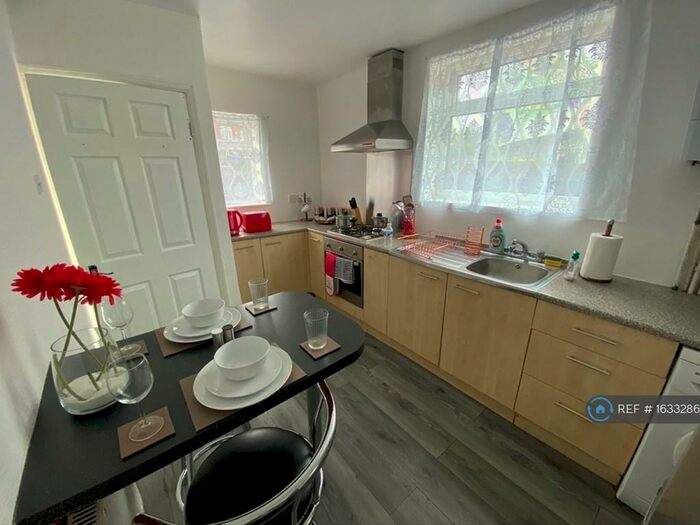 2 Bedroom Semi-Detached House To Rent In Greyshiels Avenue, Leeds, LS6