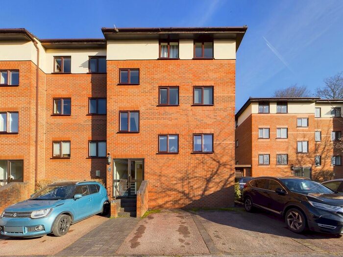 2 Bedroom Flat To Rent In Winchester Court, London Road, High Wycombe, HP11