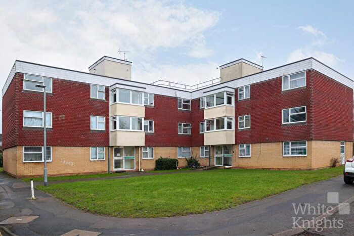 2 Bedroom Flat For Sale In Langdale Gardens, Earley, Reading, Berkshire, RG6