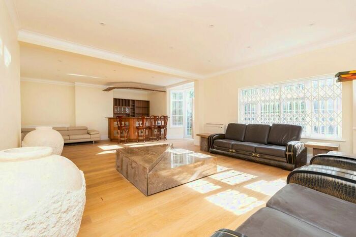 4 Bedroom Flat To Rent In Ludlow Way, London, N2