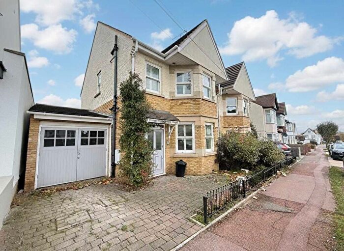 4 Bedroom Semi-Detached House To Rent In Leigh On Sea, SS9