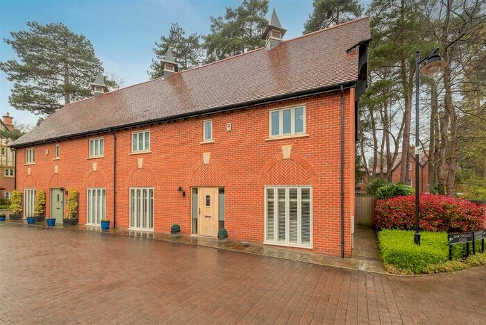 4 Bedroom Semi-Detached House To Rent In Martingales Close, Ascot, SL5