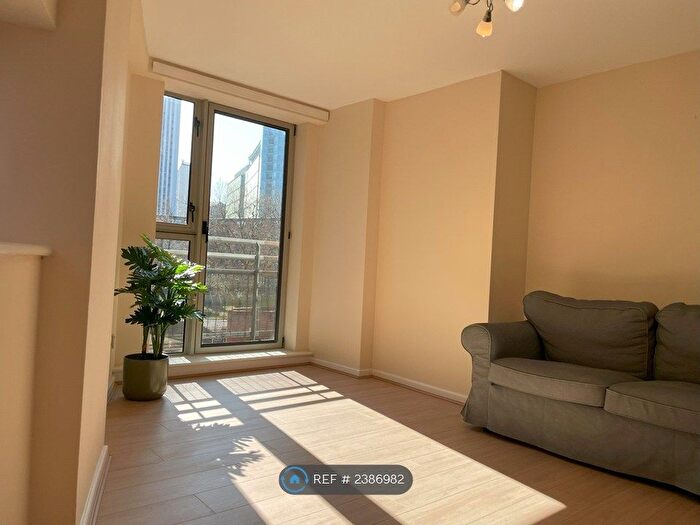 2 Bedroom Flat To Rent In City Heights, Birmingham, B4