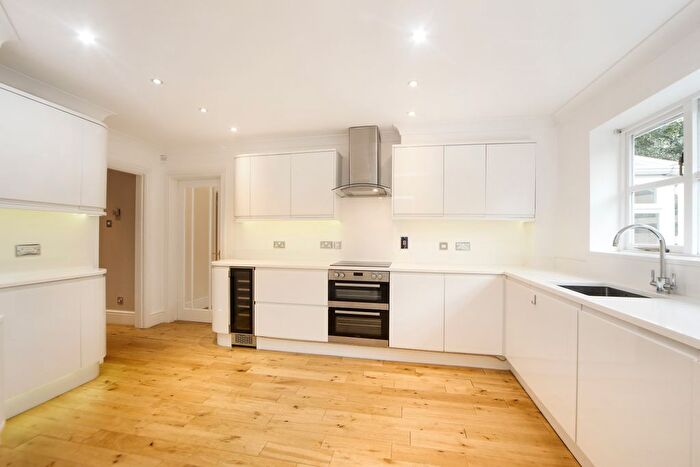 4 Bedroom Detached House To Rent In Parnell Gardens, Weybridge, Surrey, KT13