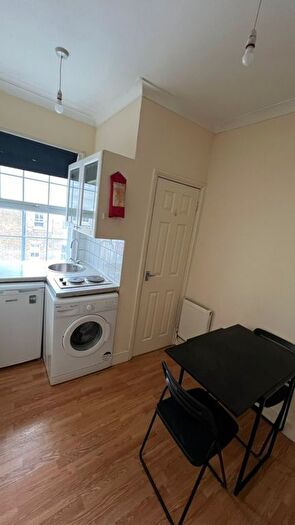 Terraced House To Rent In Flat Hammersmith Road, London, W14