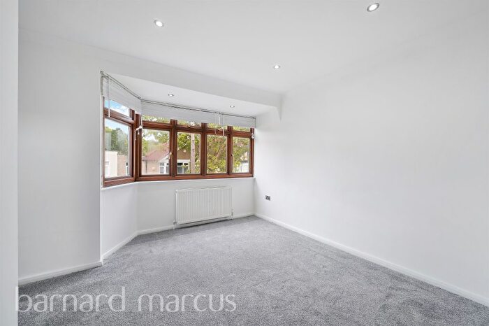 2 Bedroom End Of Terrace House For Sale In Saxon Avenue, Feltham, TW13