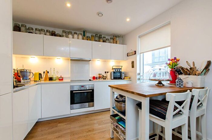 2 Bedroom Flat To Rent In Seven Sea Gardens, Tower Hamlets, London, E3