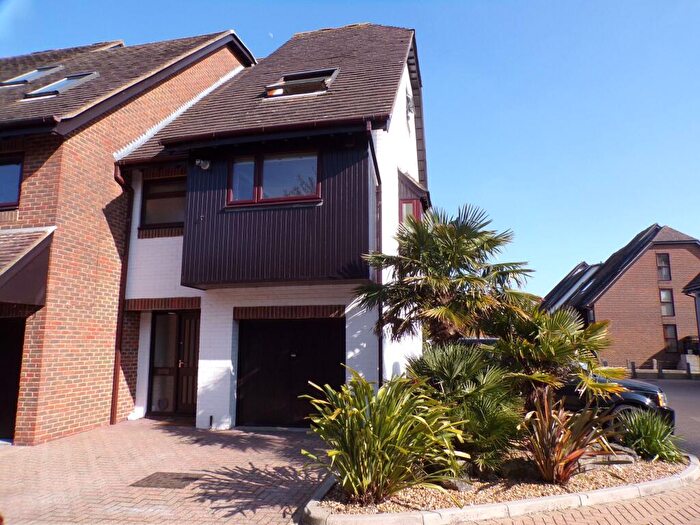 4 Bedroom End Of Terrace House To Rent In Willow Way, Christchurch, BH23