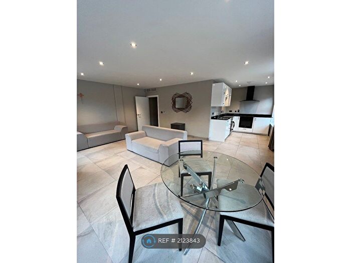 2 Bedroom Flat To Rent In Mansio Residence, Leeds, LS1