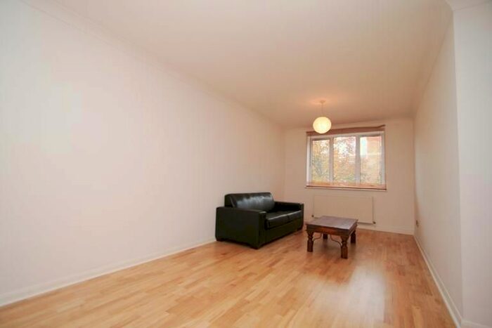 2 Bedroom Flat To Rent In Waterford Court, Leeland Terrace, Ealing, W13