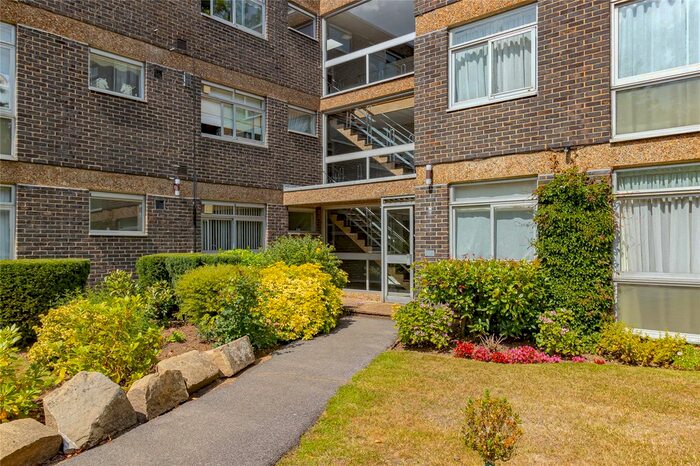 2 Bedroom Flat To Rent In Brendon Court, The Avenue, Radlett, Hertfordshire, WD7