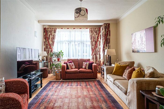 3 Bedroom Semi-detached House For Sale In Craignair Road, London, SW2