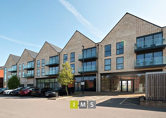 3 Bedroom Flat To Rent In West Castle Street, Upper Heyford, OX25