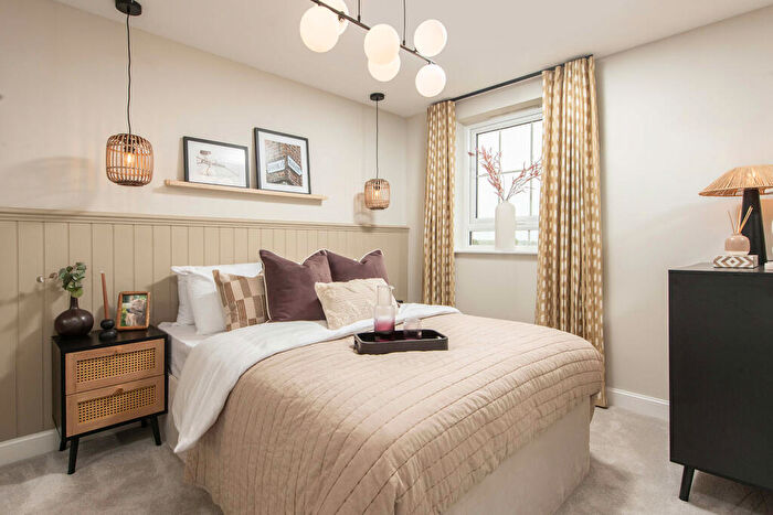 3 Bedroom End Of Terrace House For Sale In Northampton Road, Wellingborough, Northamptonshire, NN8