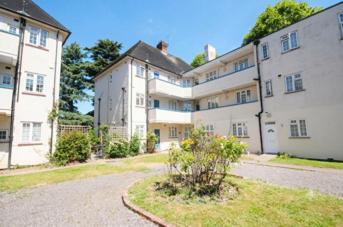 2 Bedroom Apartment For Sale In The Holt, London Road, Morden, SM4