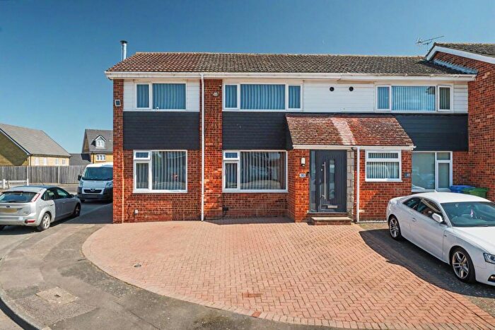 4 Bedroom End Of Terrace House For Sale In Gladstone Drive, Sittingbourne, ME10
