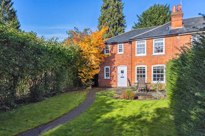 3 Bedroom End Terrace House To Rent In Kings Lane, Cookham, Maidenhead, SL6