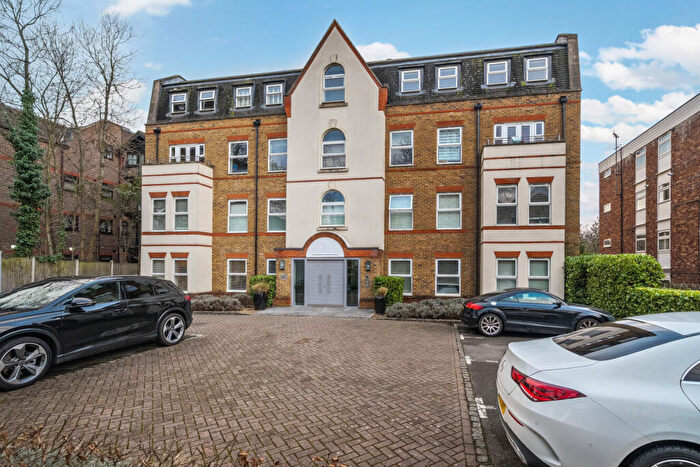 2 Bedroom Flat For Sale In Copers Cope Road, Beckenham, BR3