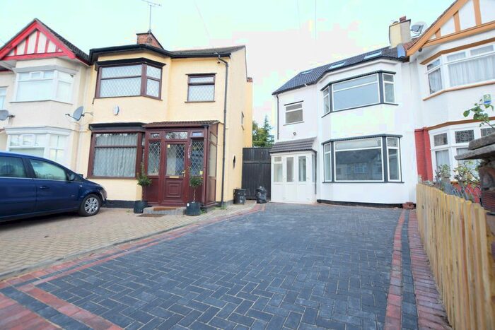 5 Bedroom End Of Terrace House To Rent In Gantshill Crescent, Ilford IG2