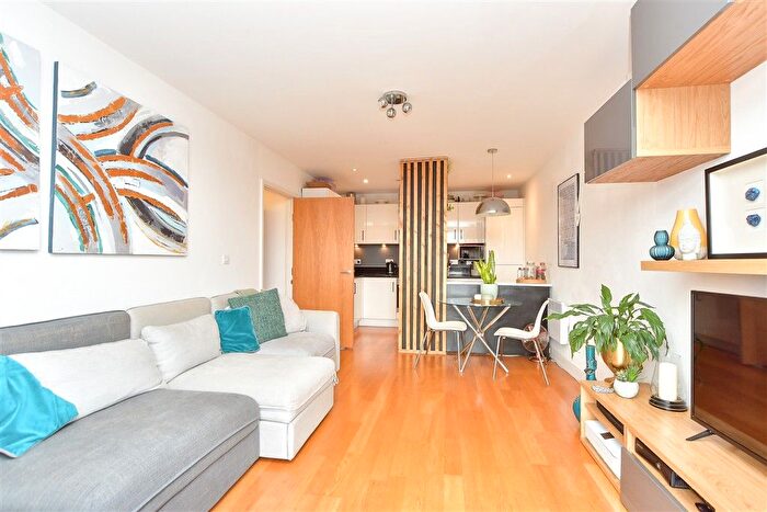 2 Bedroom Flat For Sale In Dock Head Road, Chatham, Kent, ME4