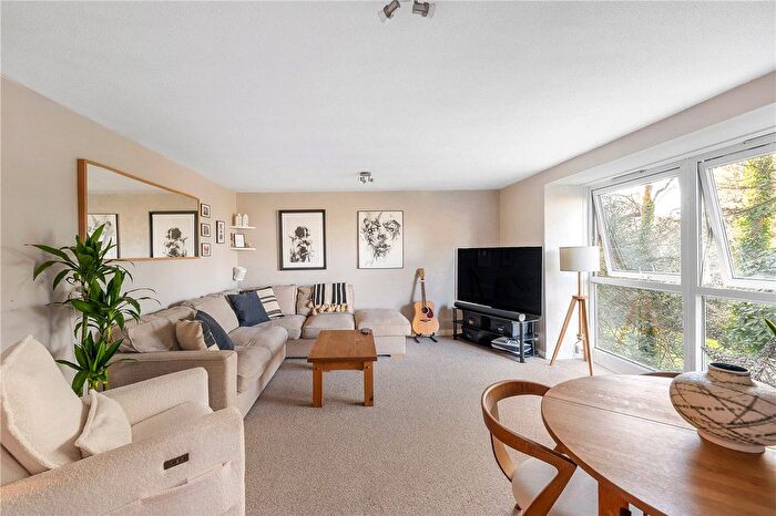 2 Bedroom Flat For Sale In Beulah Hill, London, SE19