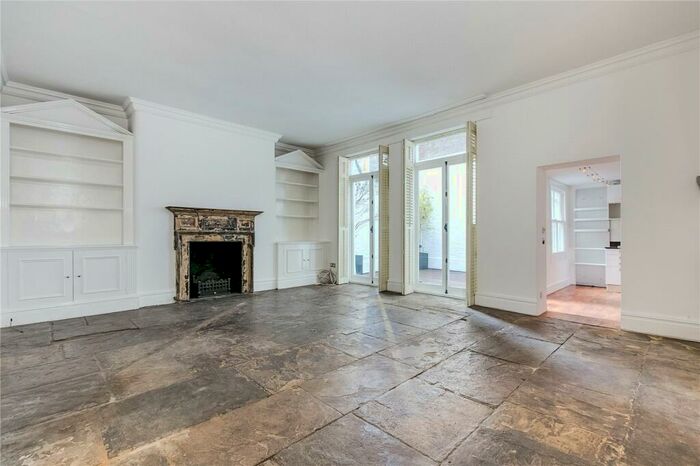 2 Bedroom Apartment To Rent In Redcliffe Square, London, SW10