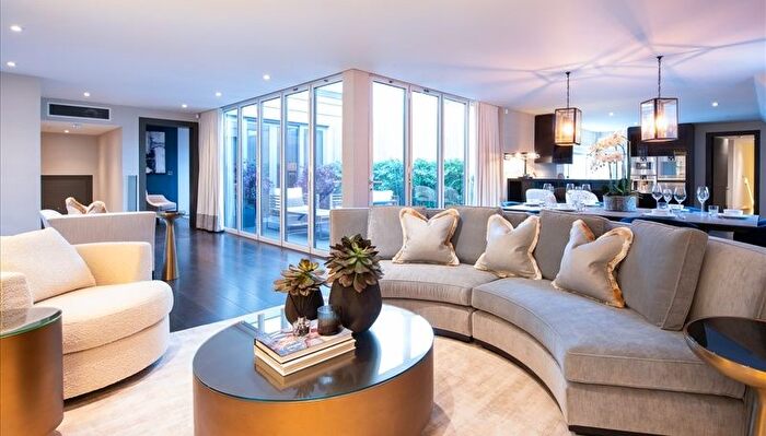 3 Bedroom Flat To Rent In Duke Street, London, W1K