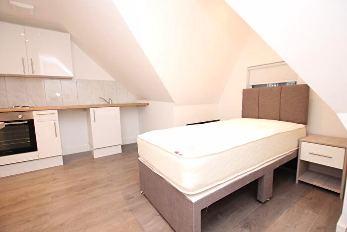 Studio To Rent In Broad Lane, London, N15