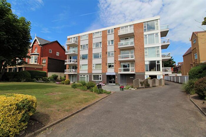 3 Bedroom Apartment For Sale In Clifton Drive South, Lytham St Annes, FY8
