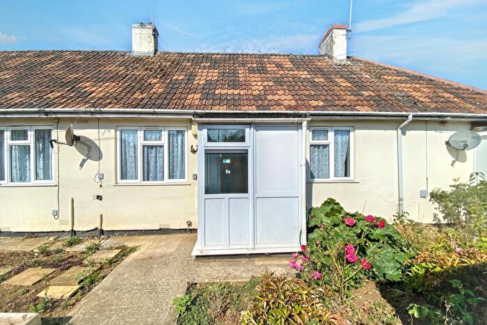 1 Bedroom Bungalow For Sale In Woodlands Bungalows, Chippenham, Wiltshire, SN14