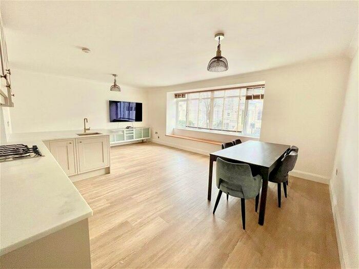 2 Bedroom Flat To Rent In Buckland Cresent, Belsize Park, NW3