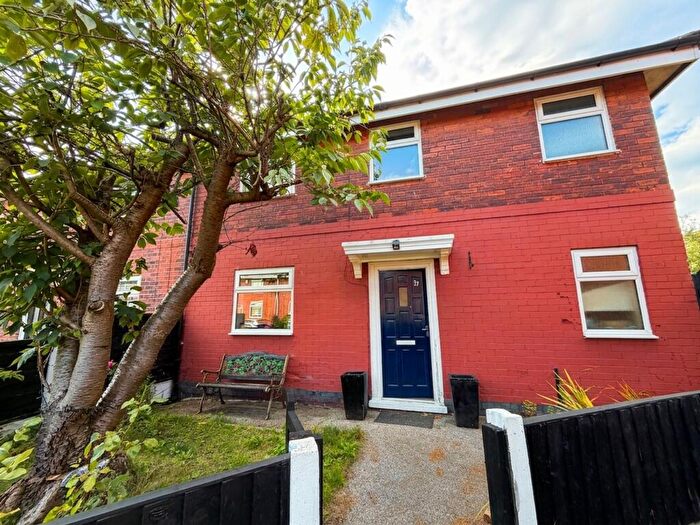 3 Bedroom Semi Detached House For Sale In Bradfield Avenue, Salford, M6