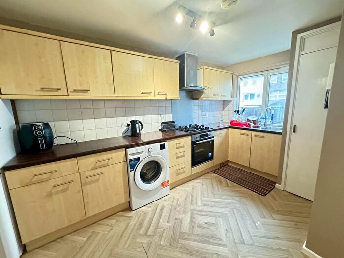 4 Bedroom End Of Terrace House To Rent In Hayes Close, St Philips, Bristol, BS2