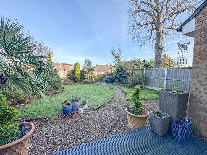 3 Bedroom Detached House For Sale In Falcon Close, Rayleigh, SS6