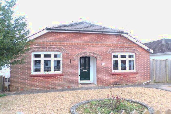 2 Bedroom Bungalow To Rent In Bramble Cottage, Southampton, SO40