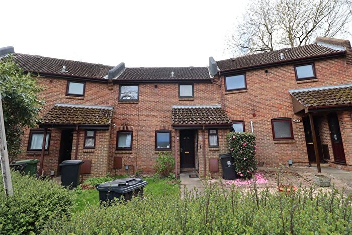 1 Bedroom Flat For Sale In Woking, Surrey, GU21