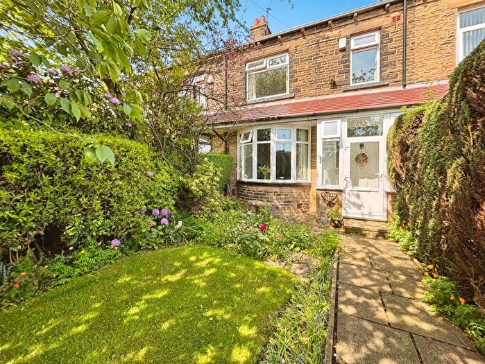 3 Bedroom Terraced House For Sale In Beacon Road, Bradford, BD6