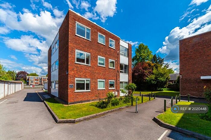 2 Bedroom Flat To Rent In Gloucester Court, Sutton, SM2