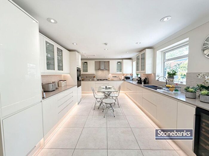 4 Bedroom Detached House For Sale In Shaftesbury Avenue, Southall, UB2