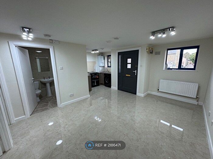 2 Bedroom Flat To Rent In Victoria Road, Cambridge, CB4