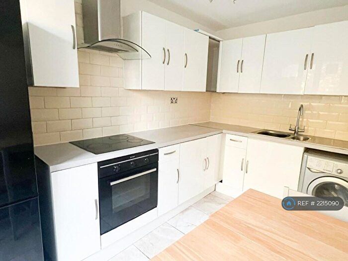4 Bedroom Maisonette To Rent In Tolpaide House, London, SE11