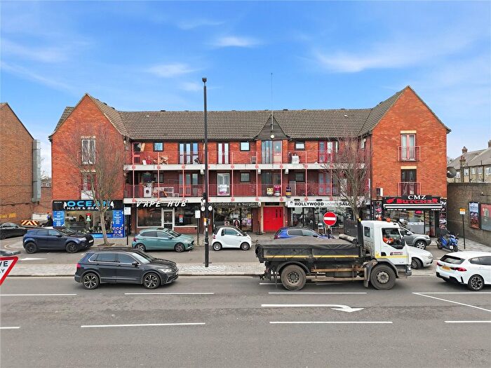 2 Bedroom Flat For Sale In Hertford Road, Enfield, Middlesex, EN3