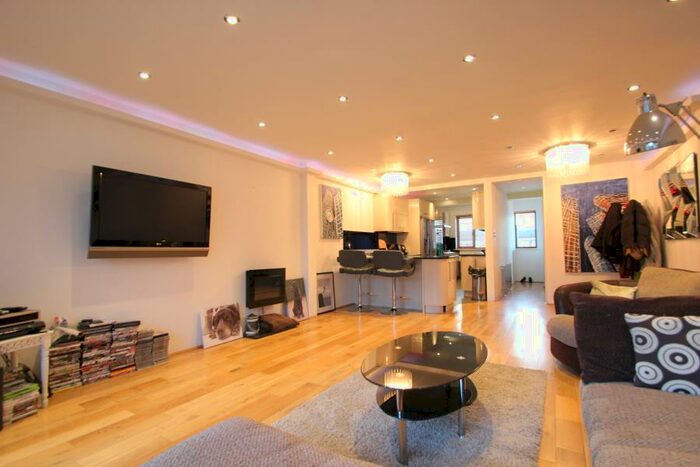 3 Bedroom Detached House To Rent In Addlestone, KT15