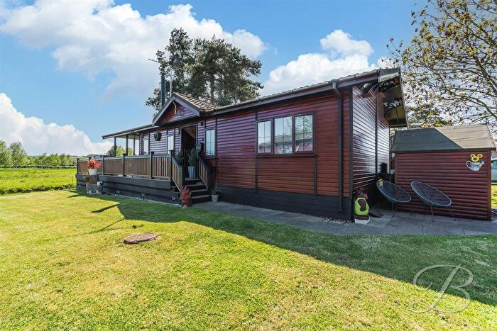 2 Bedroom Mobile/park Home For Sale In Brookview, Lound Hall, Estate, Bothamsall, Retford, DN22