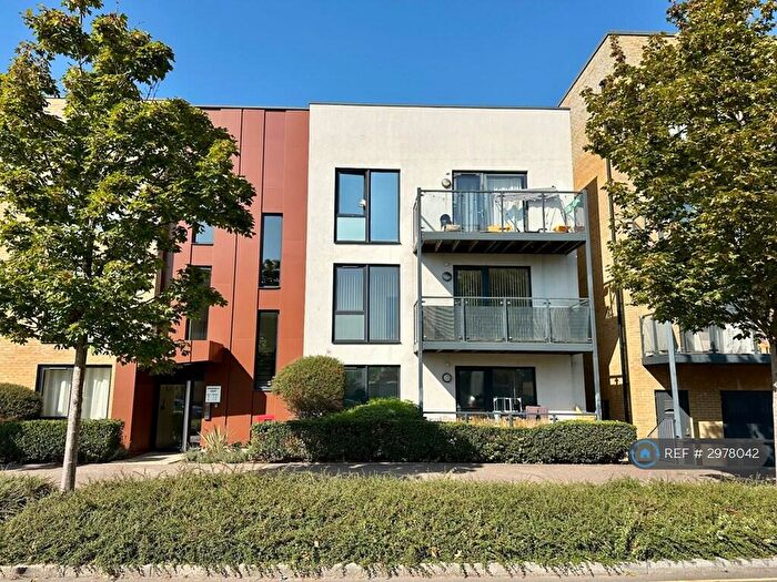 2 Bedroom Flat To Rent In Periwinkle Court, Romford, RM3