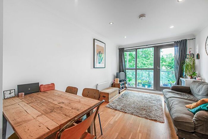 2 Bedroom Flat For Sale In Cawnpore Street, London, SE19
