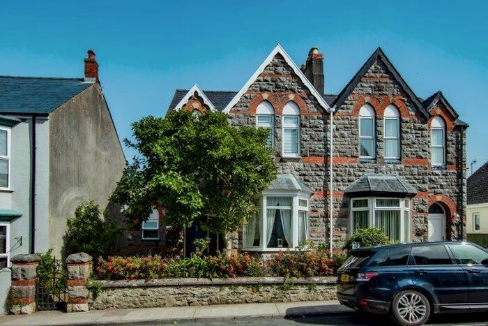 3 Bedroom Property To Rent In Picton Road, Tenby, SA70